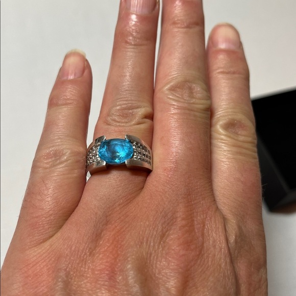 Sterling Silver and Blue Topaz Ring. Size 6.5 - Picture 11 of 14